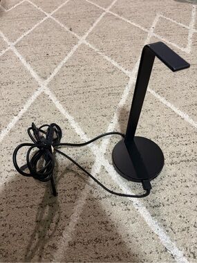 RAZER Base Station V2 Chroma - RGB Gaming Headset Stand